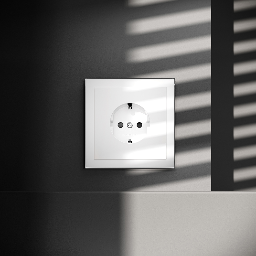 Розетка встраиваемая Voltum S70 с заземлением и шторками Белый Глянцевый VLS040201 — изображение 4